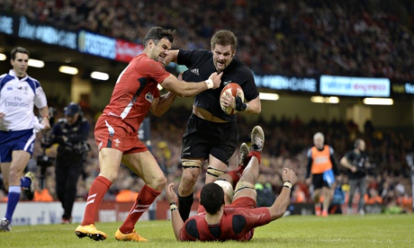 New Zealand's Richie McCaw causes havoc in Cardiff as he attempts to evade Wales' Mike Phillips