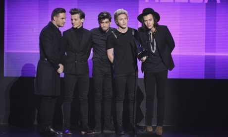 One Direction pick up their American Music Award for favourite pop/rock album.