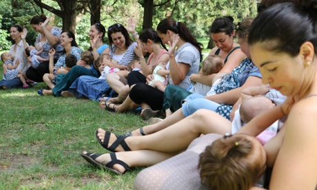 A group of women breastfeeding