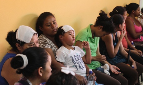 People wait to be examined at a health centre in Villa San Francisco on the outskirts of Tegucigalpa October 2, 2014. Honduras' Minister of Social Development Lisandro Rosales said on Thursday there are already more than 400 people with possible symptoms of the painful mosquito-borne viral disease chikungunya in Villa San Francisco, and urged residents to stay inside the village, according to local media.