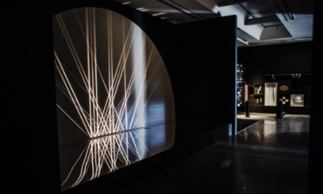 Julio Le Parc continuous light serpentine exhibition