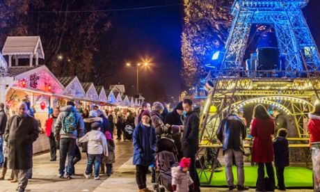 Shoppers in the Marché de Noël des Champs-Elysées