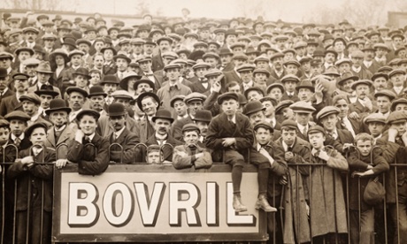 Half-time at the Dell in 1914.