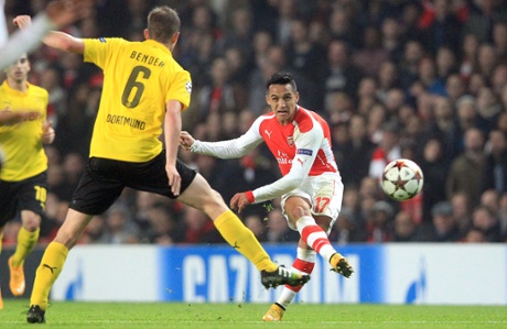Arsenal's Alexis Sanchez curls a shot into the net.