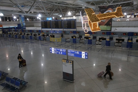 Commuters walk inside the empty Athens Eleftherios Venizelos airport during a 24-hour general strike in Athens, Greece, 27 November 2014.