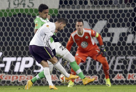 Kevin Mirallas scores past Gustavo after a sublime counter-attack.