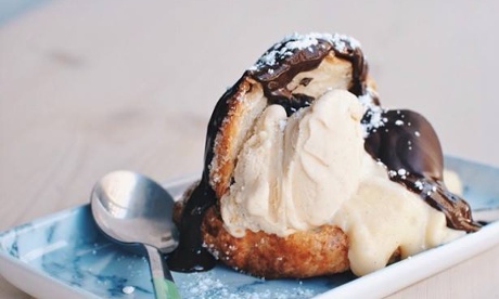 chocolate-topped bougatsan at the Estrella cafe