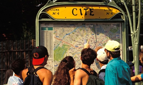 students travelling in paris