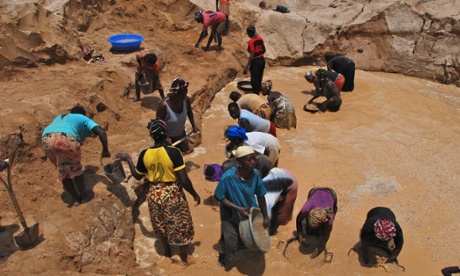 Women mining gold in Kono, Sierra Leone