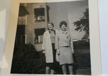 Tina (left) and Elke in Berlin in 1961