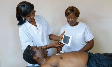 A patient's heart is monitored using the Cardiopad.