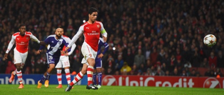 Mikel Arteta makes no mistake from the spot for Arsenal's first.