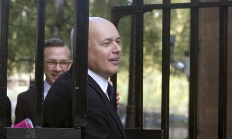 Iain Duncan Smith going through the gates into Downing Street