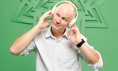Charless Arthur with the Bose QC25 Noise-Cancelling Headphones.