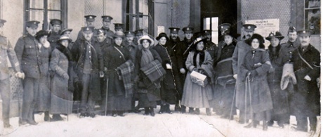 Arrival of interned ex POWs wives at Murren 1917