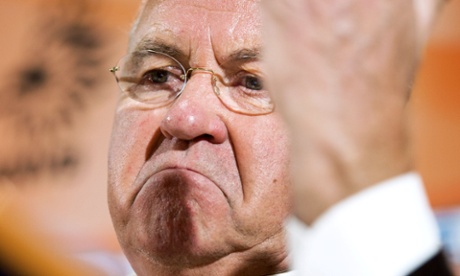 Guus Hiddink gets his carpet chat on.