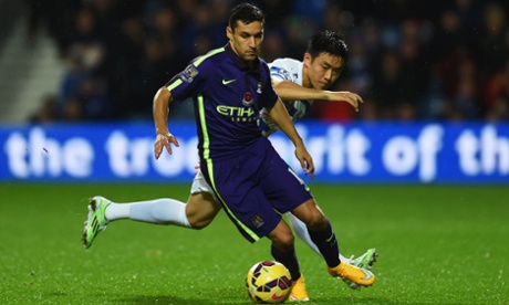 Jesus Navas evades Yoon Suk-young.