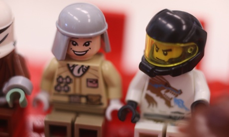 The Greens Lee Rhiannon chats with Ricky Muir after a division in the #BrickSenate