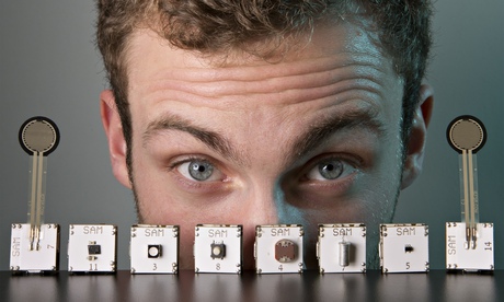 Joachim Horn with the SAM system of electronic building blocks