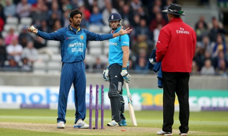 BIRMINGHAM, ENGLAND - JUNE 03:  Sachithra Senanayake of Sri Lanka appeals to the umpire for a run out of Jos Buttler at the non strikers end during the 5th ODI: Royal London One Day International at Edgbaston on June 3, 2014 in Birmingham, England.  (Photo by Scott Heavey/Getty Images)CricketOne Day Crickettopicstopixbestoftoppicstoppix