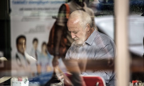 Hanke Pistorius, father of Oscar Pistorius, at a coffee shop near the Pretoria high court today.
