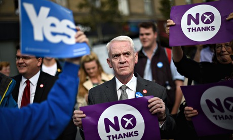 BESTPIX - Jim Murphy In Dundee As Part Of His '100 Towns in 100 Days' Tour