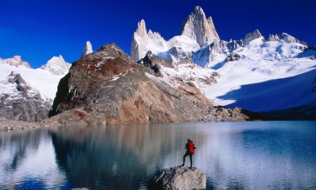 Hiker admiring Monte Fitz Roy from Laguna de los Tres.