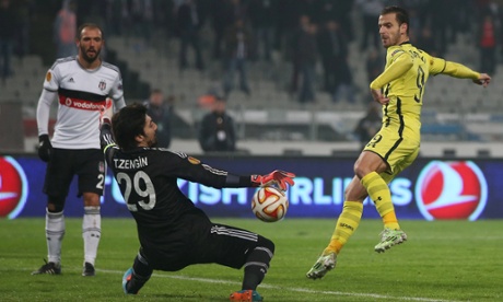A chance for Roberto Soldado but his shot is saved by Besiktas' Tolga Zengin.