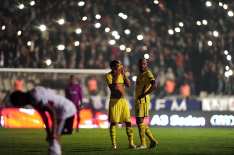 The match is halted for a second time.