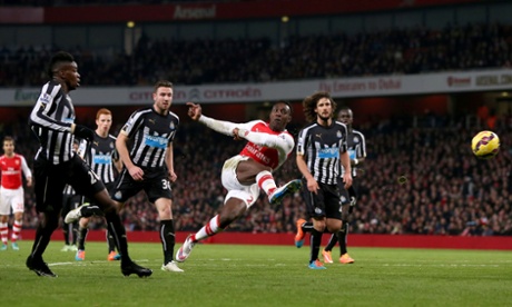 Arsenal's Danny Welbeck hooks his volley goalwards but it flies just wide of the far post.