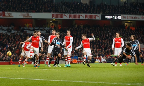 A smart diving header from Ayoze Perez makes it 3-1 and a bit more interesting.