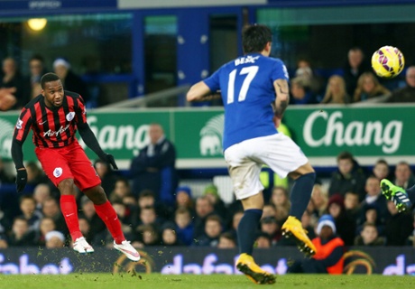 Junior Hoilett unleashes a fizzer.