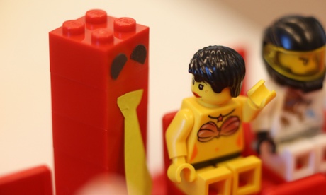 Jacqui Lambie (right) chats with PUP leader Glenn Lazarus after a division to suspend standing orders 