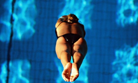 Why are some dives executed with barely a splash and others turn into cannonballs?