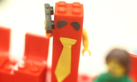 #BrickSenate Glenn Lazarus on the phone to Christopher Pyne in the #BrickSenate.