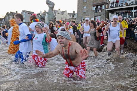 Loony Dook swim on the River Forth