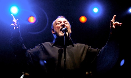 Joe Cocker performing at the Enmore Theatre in the first show of his Australian Tour