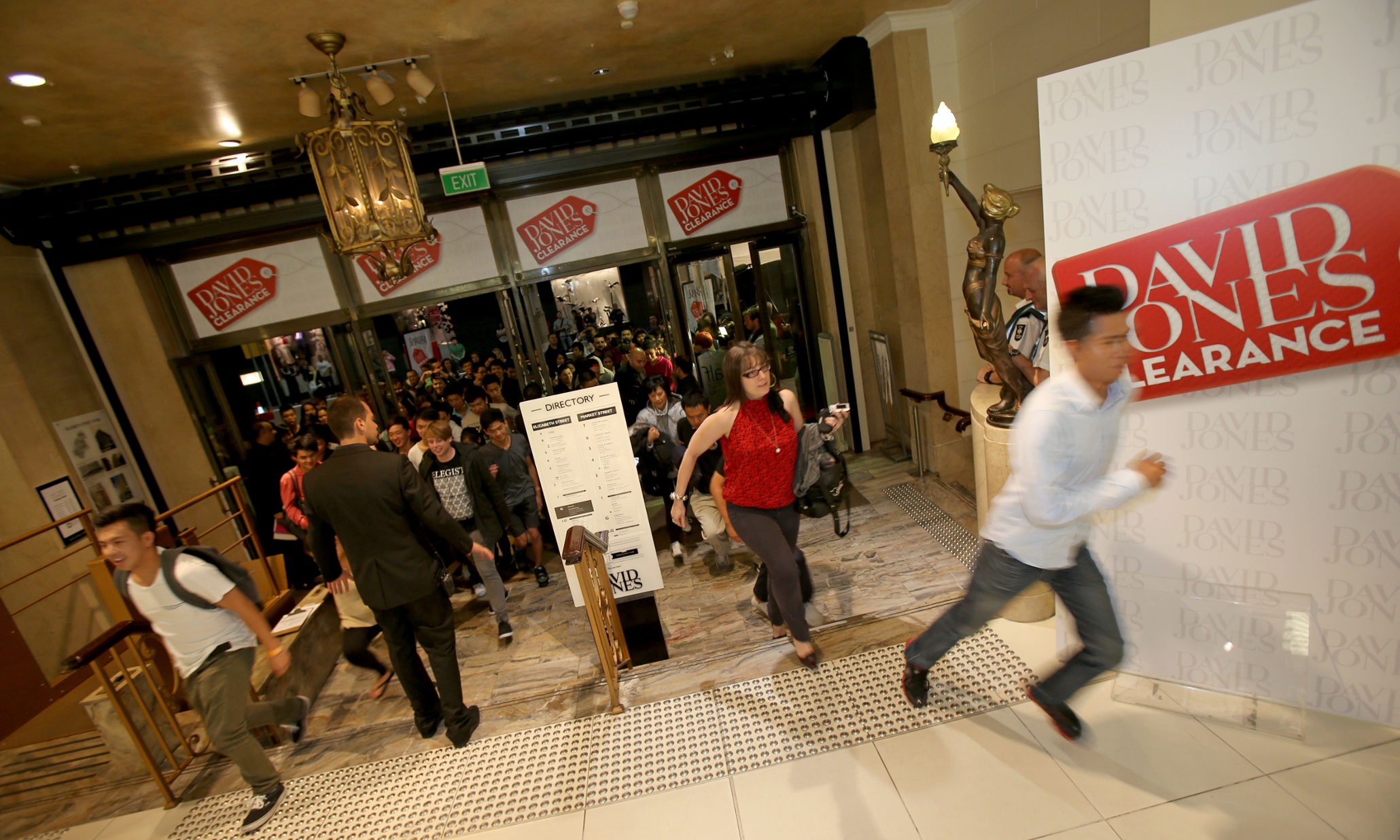 broadway trading hours boxing day sydney shops