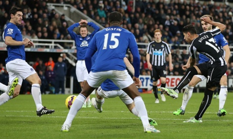 Ayoze Perez slots home the second goal to put Newcastle ahead.