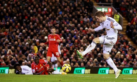 Sigurdsson scores to put Swansea immediately back in the match.