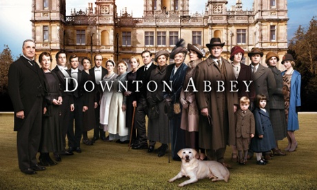 ThThe cast of Downton Abbey, on the lawn of the estate