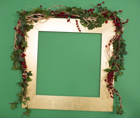 For pictures, mantelpieces or table decorations, try making this simple garland.