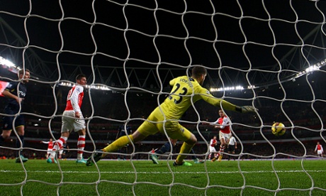 Alexis Sanchez scores late on.