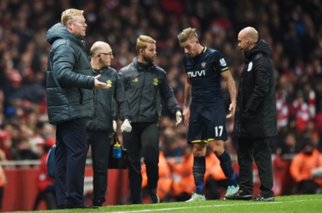 Southampton's Toby Alderweireld leaves the pitch injured, leaving Southampton with 10 men.