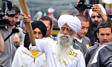 Fauja Singh carries the Olympic flame in 2012