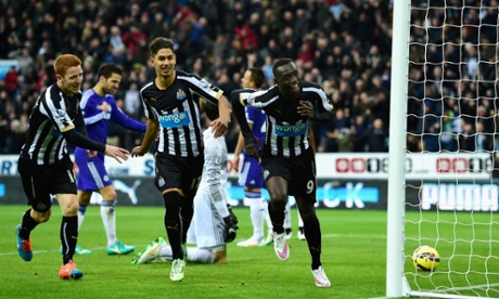 Papiss Cisse scores