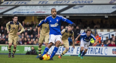 David McGoldrick scores his pen.