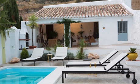 Swimming pool and loungers at the boutique guesthouse Almohalla 51 in Andalucia