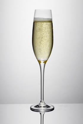 Forget the saucers. It's all about the champagne flute...