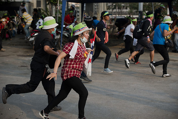 Bangkok Gunfight: Thai anti-government protesters run for cover in Bangkok